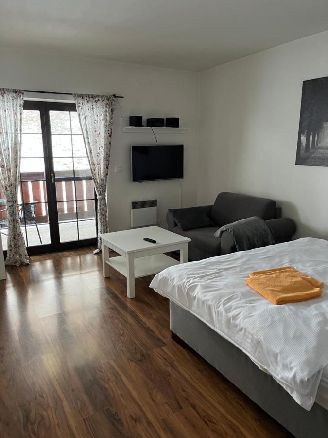 Apartman Viktoria 5 Ruzomberok Bagian luar foto